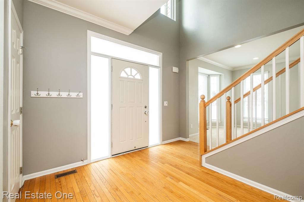 1092 CHESTNUT Lane, South Lyon, MI 48178 — Photo 6