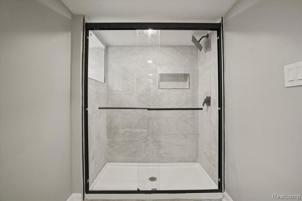 473 CHALMERS Street, Detroit, MI 48215 — Photo 37