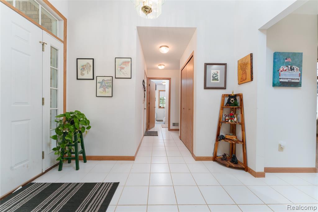 5382 Meadowlawn Road, Fowlerville, MI 48836 — Photo 12