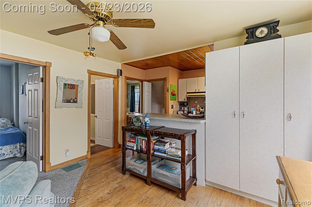 907 Batavia Avenue, Royal Oak, MI 48067 — Photo 11