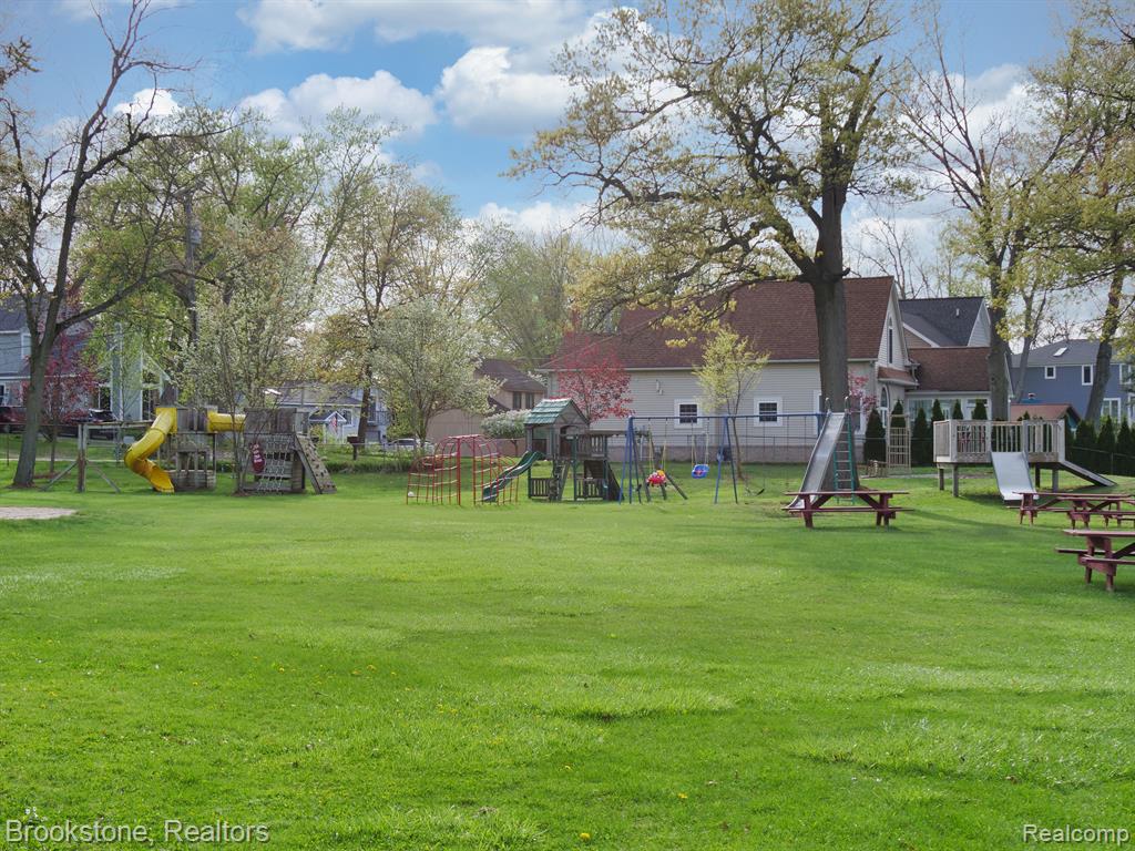 4121 CRYSTAL Street, West Bloomfield, MI 48323 — Photo 43