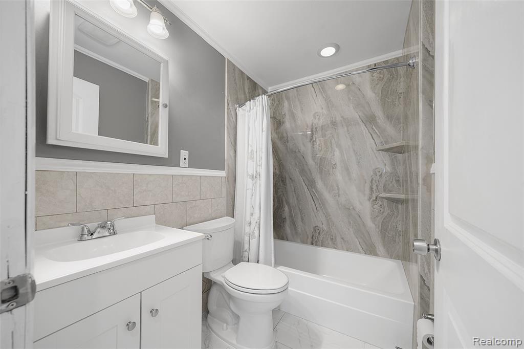 567 Roth Boulevard, Clawson, MI — Photo 15