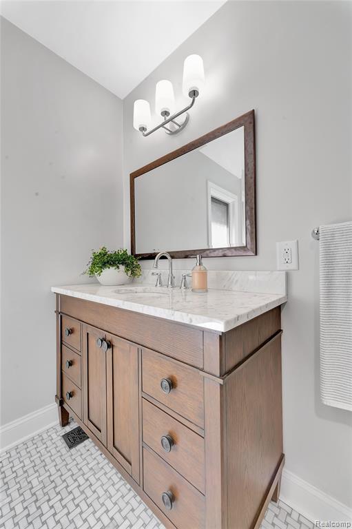 549 S Bywood Avenue, Clawson, MI — Photo 30
