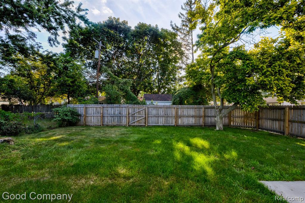 21900 Eastwood Street, Oak Park, MI 48237 — Photo 26