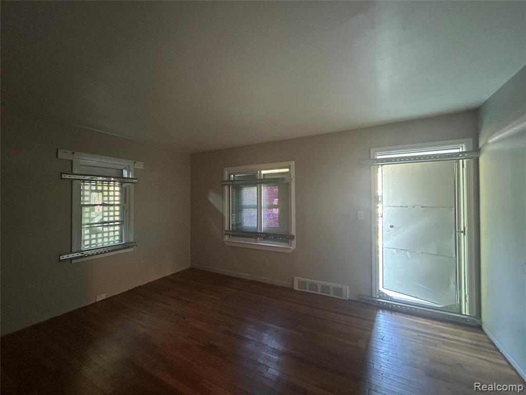 19313 Stahelin Avenue - Photo 2
