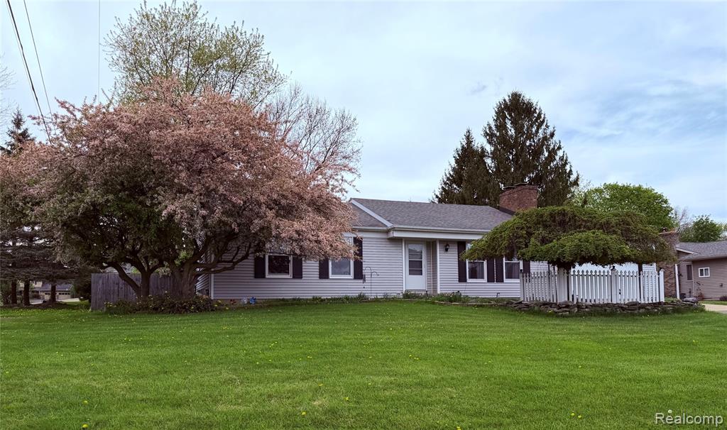 1055 W Northwood Drive, Caro, MI 48723 — Photo 2