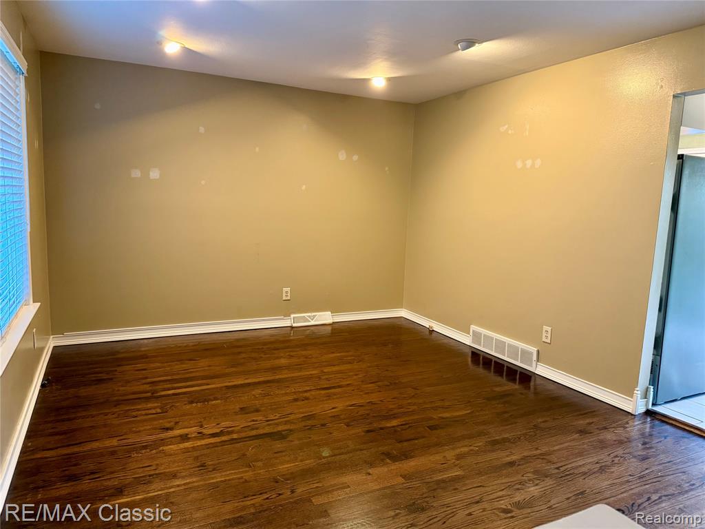 1842 Chaucer Avenue, Madison Heights, MI 48071 — Photo 4