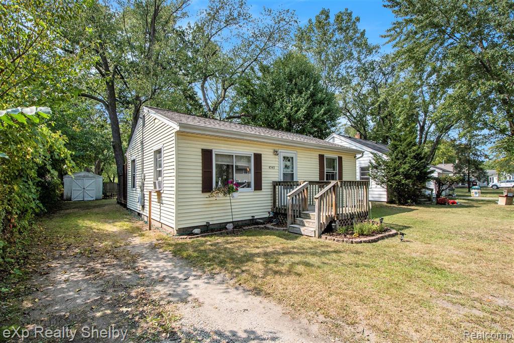 4549 Madison Avenue SE, Grand Rapids, MI 49548 — Photo 2