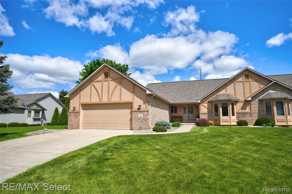 5184 Wyndemere Common Square, Swartz Creek, MI 48473 — front exterior