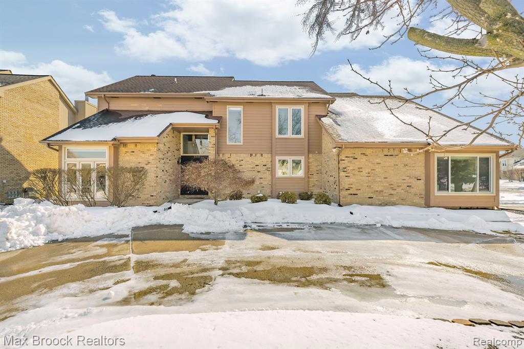 5547 MAPLE LEAF Court, West Bloomfield, MI — Photo 2