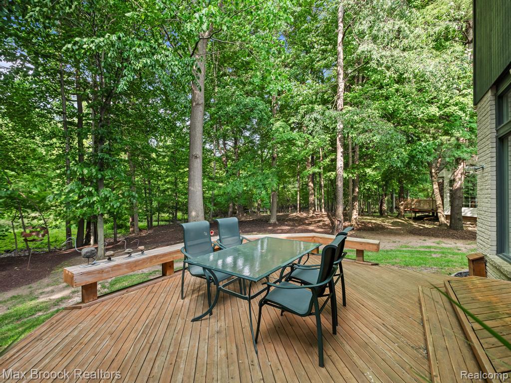 6224 Bromley Court, West Bloomfield, MI — Photo 49