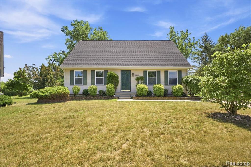 879 Barren Oaks Drive, Pontiac, MI 48341 — front exterior