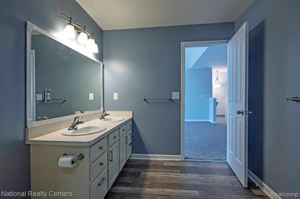 693 ABBINGTON Court, Howell, MI 48843 — Photo 18