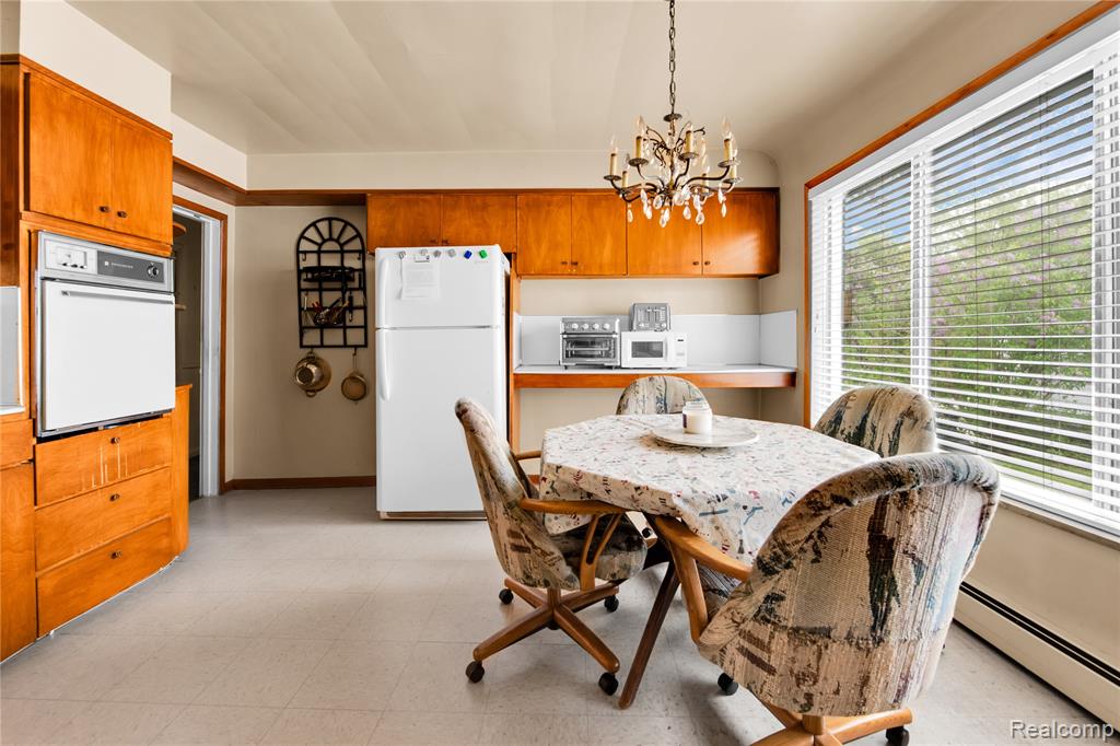 2952 PRYNNE Street, Keego Harbor, MI 48320 — Photo 5