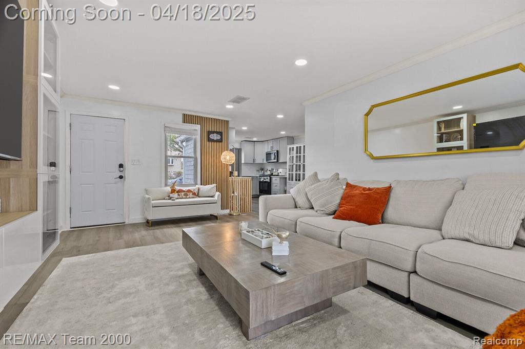 6200 NIGHTINGALE Street, Dearborn Heights, MI 48127 — Photo 5