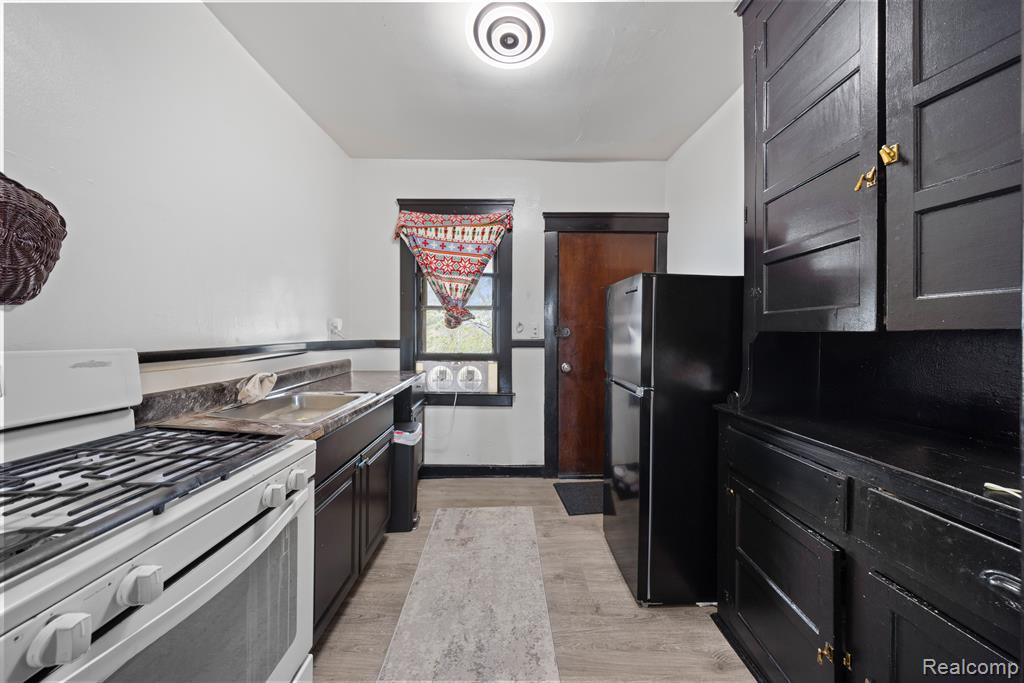 7334 WILDEMERE Street, Detroit, MI 48206 — Photo 15