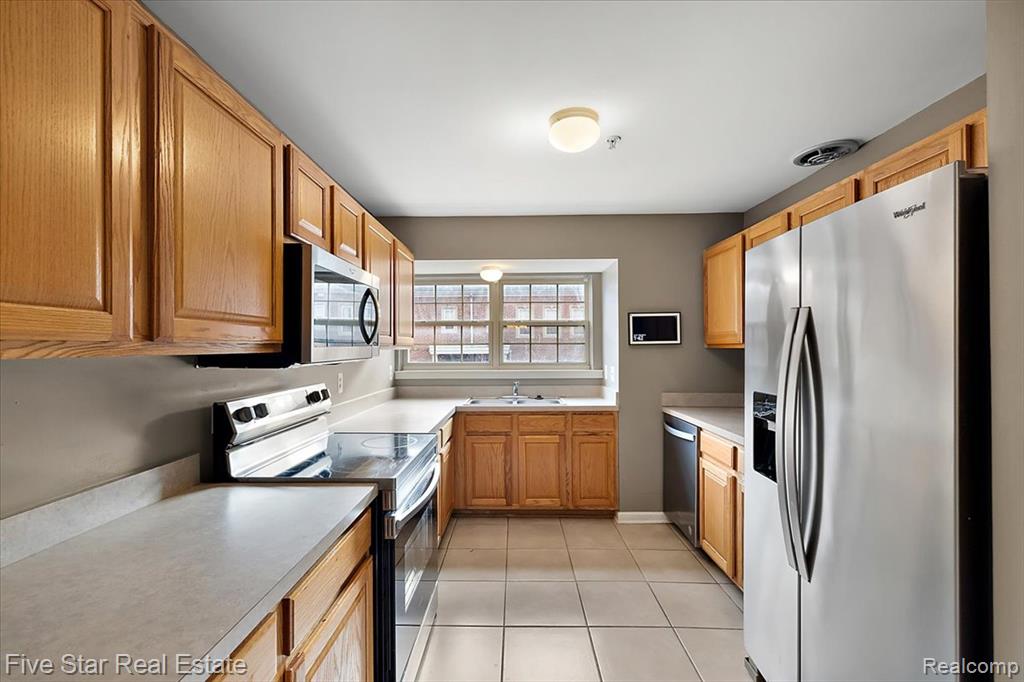 16924 Farmington Road, 93, Livonia, MI 48154 — Photo 34