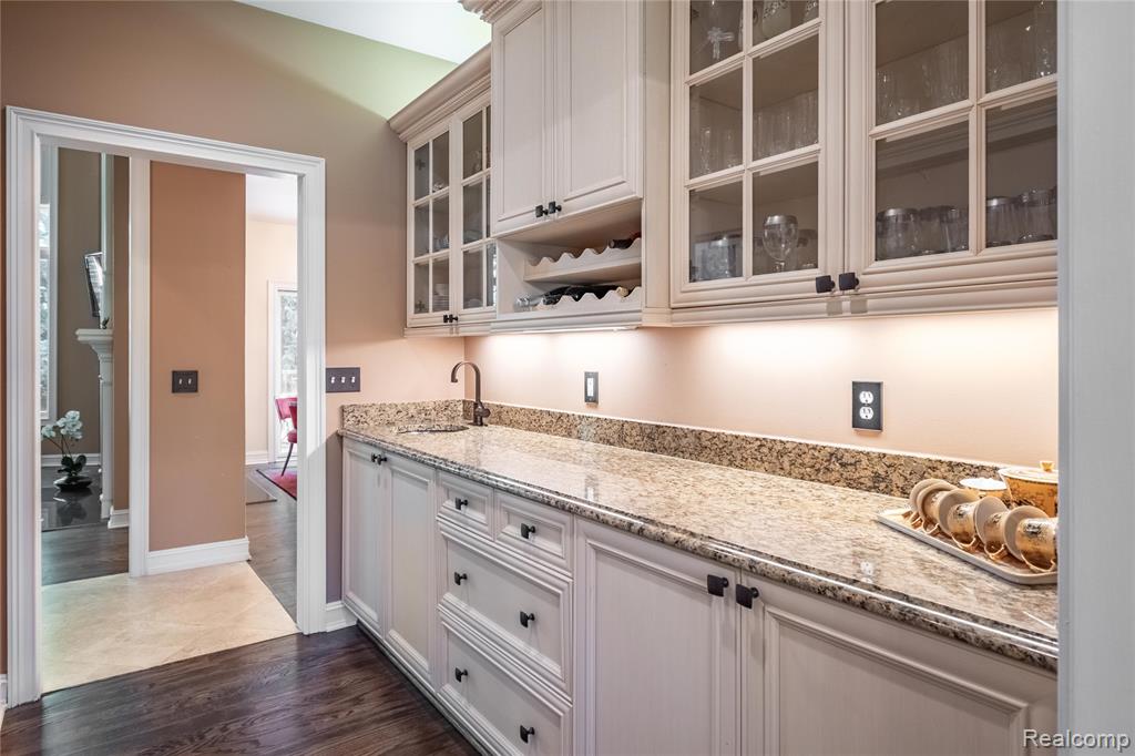 4575 Forest Edge Lane N, West Bloomfield, MI 48323 — Photo 16