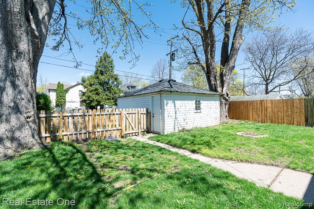 40 Moser Place, Mount Clemens, MI 48043 — Photo 23