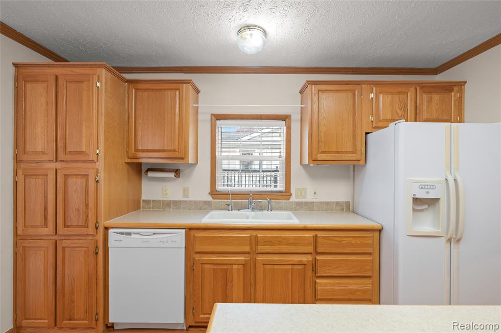 4966 Venice Circle, Northville, MI 48167 — Photo 11