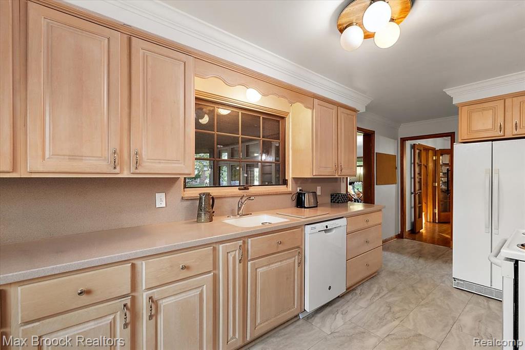 32321 Arlington Drive, Beverly Hills, MI 48025 — Photo 8