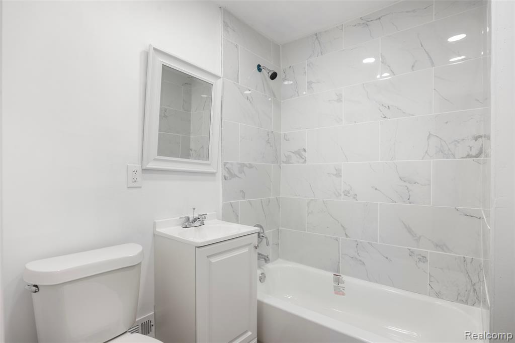 737 Webb Street, Detroit, MI 48202 — Photo 24
