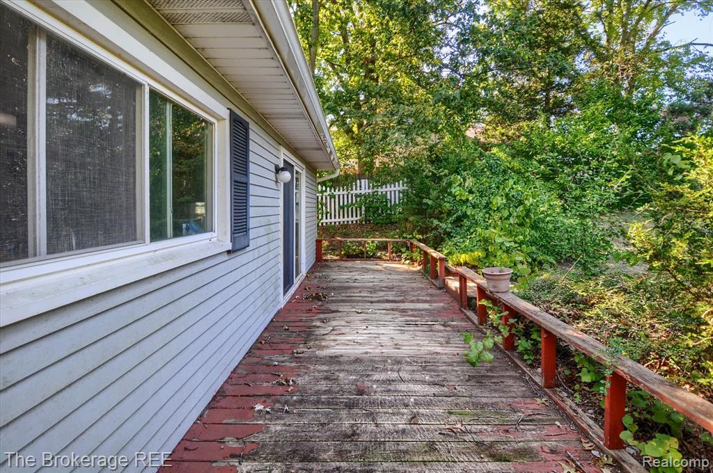 688 UPHILL Road, Milford, MI 48381 — Photo 54
