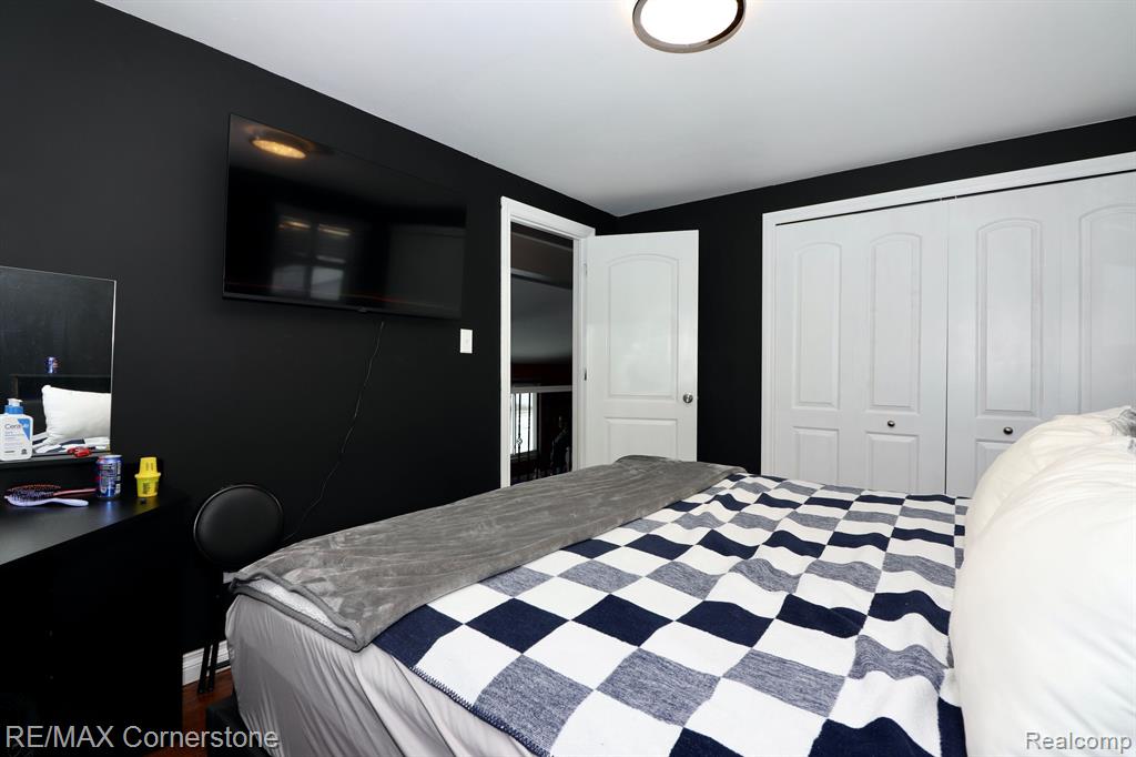 692 EASLEY Drive, Westland, MI 48186 — Photo 12