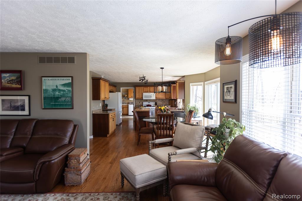 7988 Hillside Lakes Drive, Brighton, MI 48116 — Photo 5