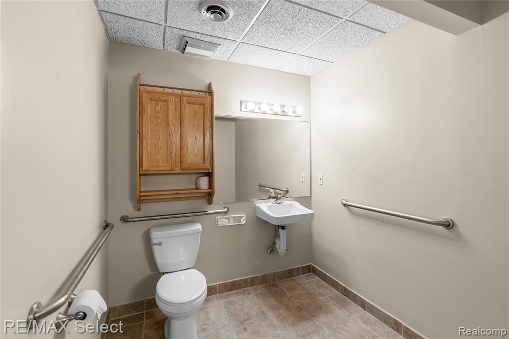 8080 Ortonville Road, Clarkston, MI 48348 — Photo 26