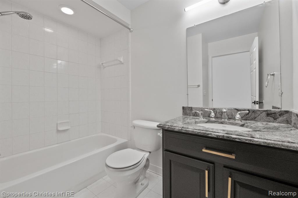 54582 CABRILLO Drive, Macomb, MI 48042 — Photo 18