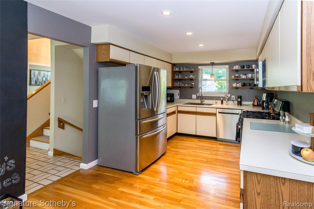 576 Ten Point Drive, Rochester Hills, MI 48309 — Photo 13