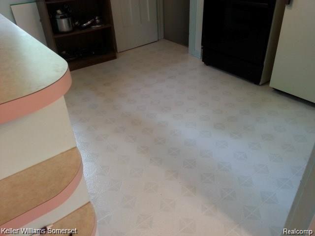 904 N MAPLE Avenue, Royal Oak, MI 48067 — Photo 11
