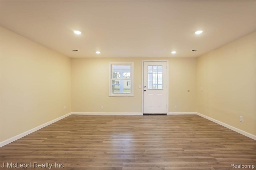 215 ARROWHEAD Drive, Prudenville, MI 48651 — Photo 9