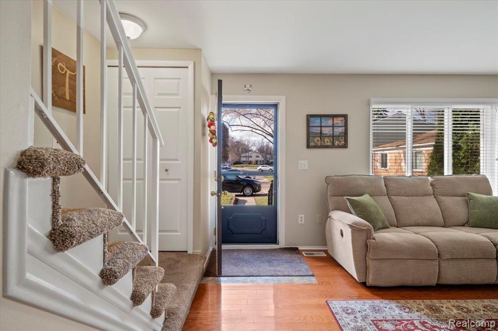 1818 SHIRE, Royal Oak, MI 48073 — Photo 2
