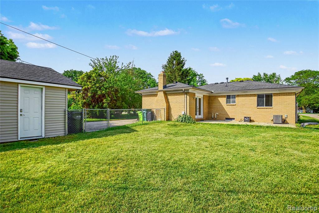 8530 Canal Road, Sterling Heights, MI 48314 — Photo 24