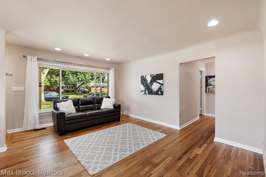 9060 HEADLEY Drive, Sterling Heights, MI 48314 — Photo 11