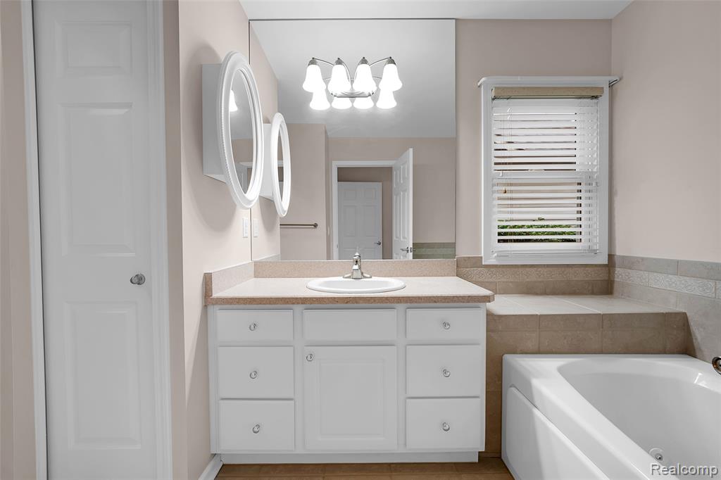 5729 Windspirit Court, 36, Waterford, MI 48327 — Photo 18