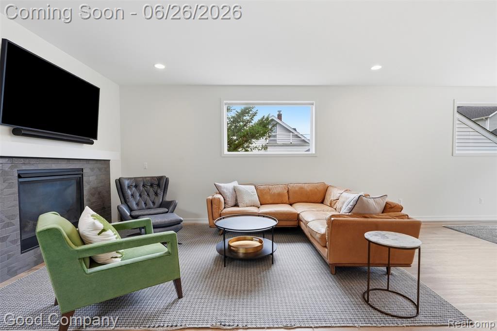 8431 Kenberton Drive, Oak Park, MI 48237 — Photo 12