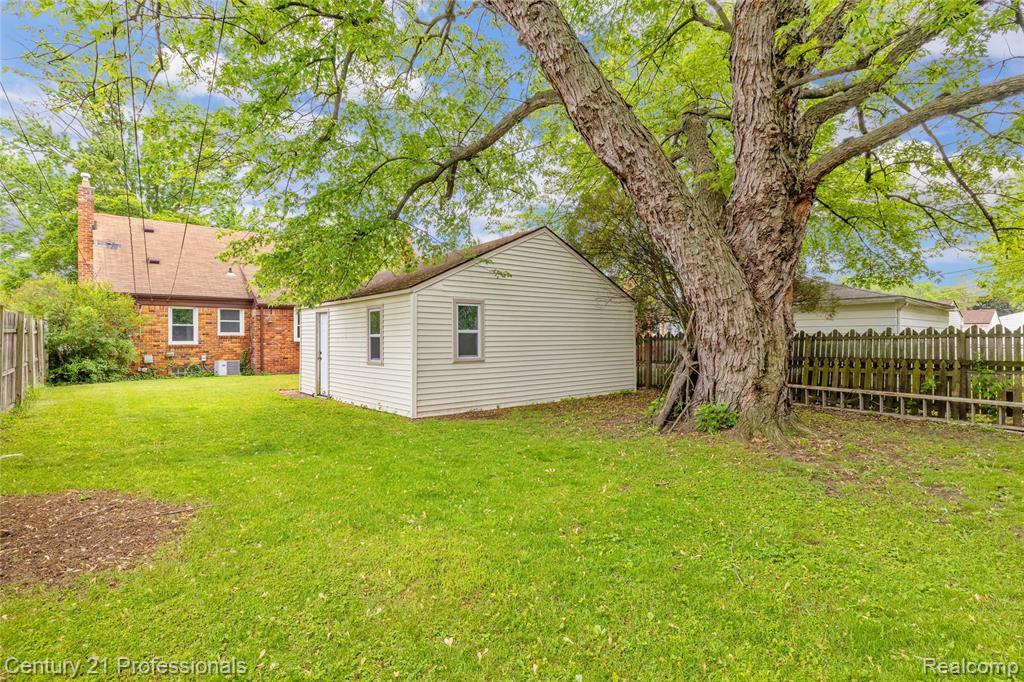 6953 N Vernon Street, Dearborn Heights, MI 48127 — Photo 24