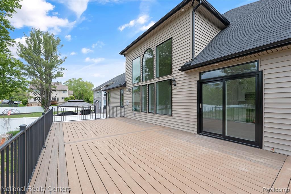 5245 BUELL Drive, Commerce Twp, MI 48382 — Photo 39