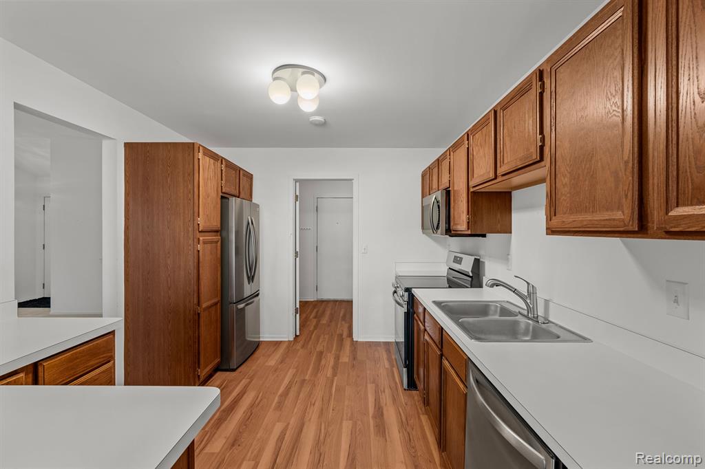 250 Winding Brook, Commerce Twp, MI 48390 — Photo 9