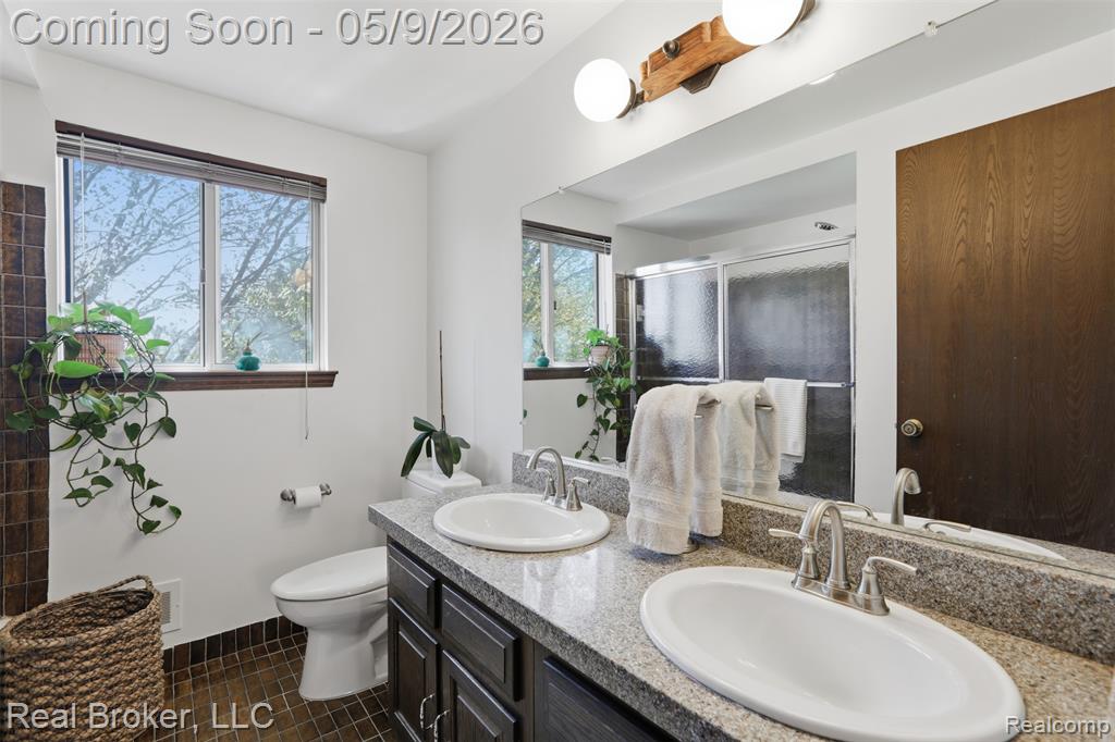 5037 Bantry Drive, West Bloomfield, MI — Photo 32