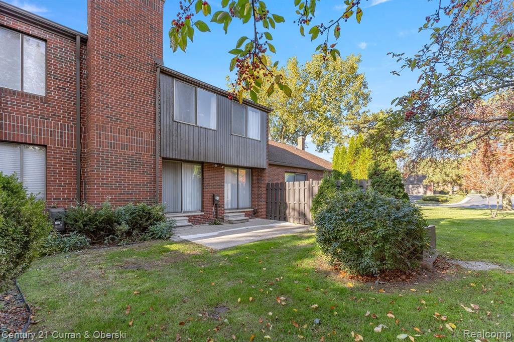 3060 LINDENWOOD Drive, Dearborn, MI 48120 — Photo 41