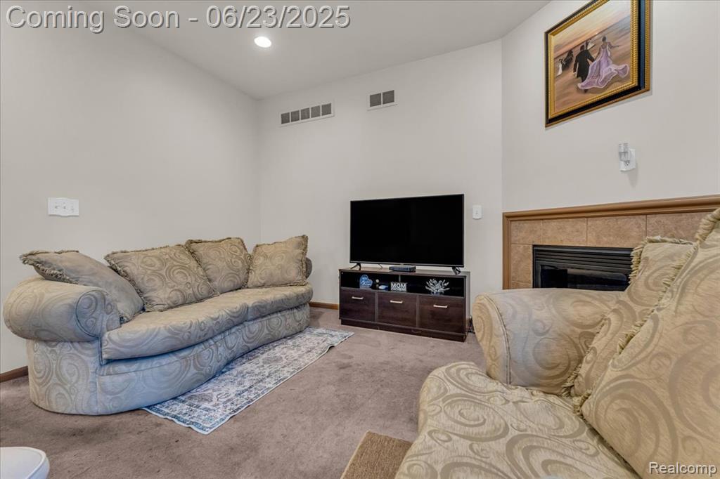 417 E BERNHARD Avenue, Hazel Park, MI 48030 — Photo 9