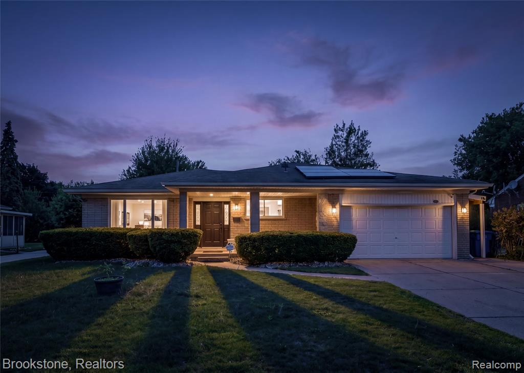 6921 Robindale Avenue, Dearborn Heights, MI 48127 — Photo 3