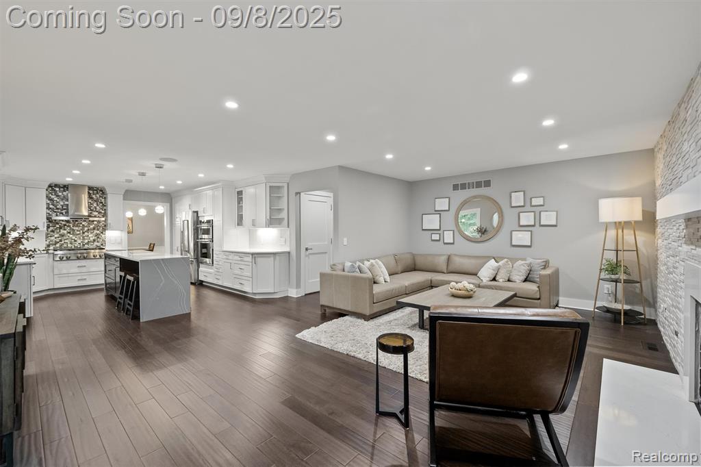 4605 Sunningdale Drive, Bloomfield Hills, MI 48302 — Photo 21