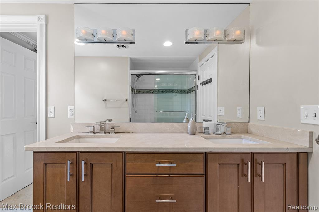 5605 Woodwind Drive, Bloomfield Hills, MI 48301 — Photo 45
