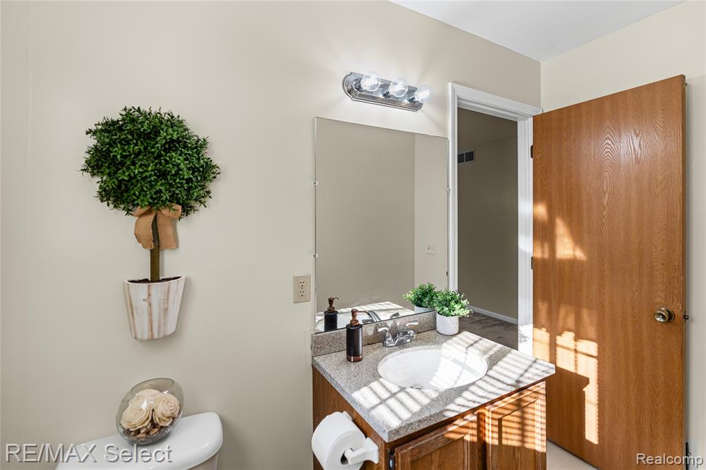 5059 Sandalwood Drive, Grand Blanc, MI 48439 — Photo 18