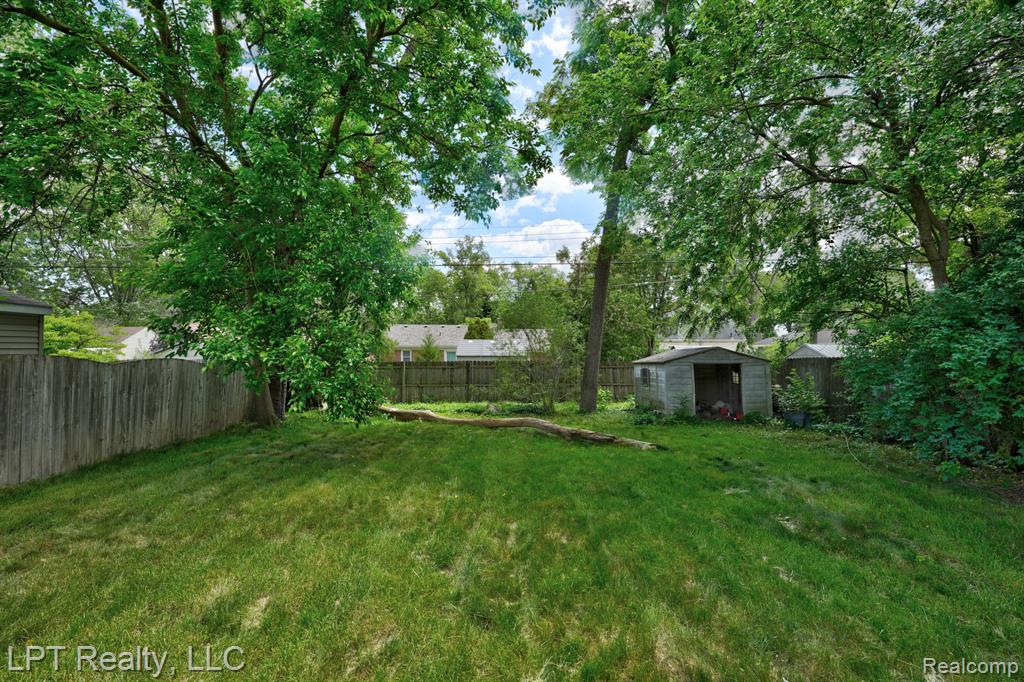 23038 Violet Street, Farmington, MI 48336 — Photo 29